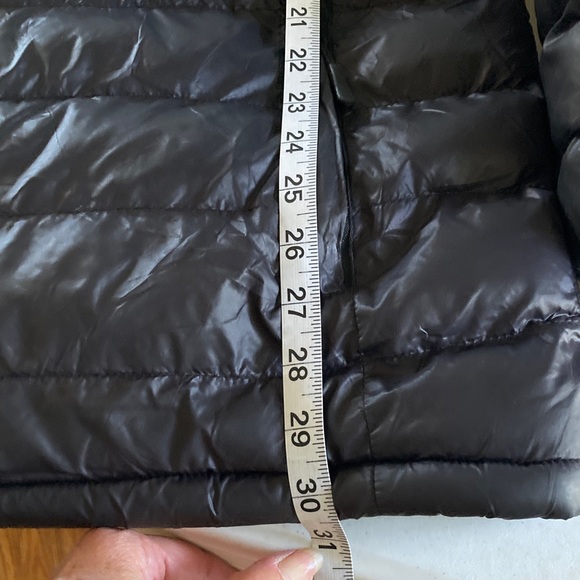 The North Face Quilted Black Hooded Jacket - Picture 11 of 12